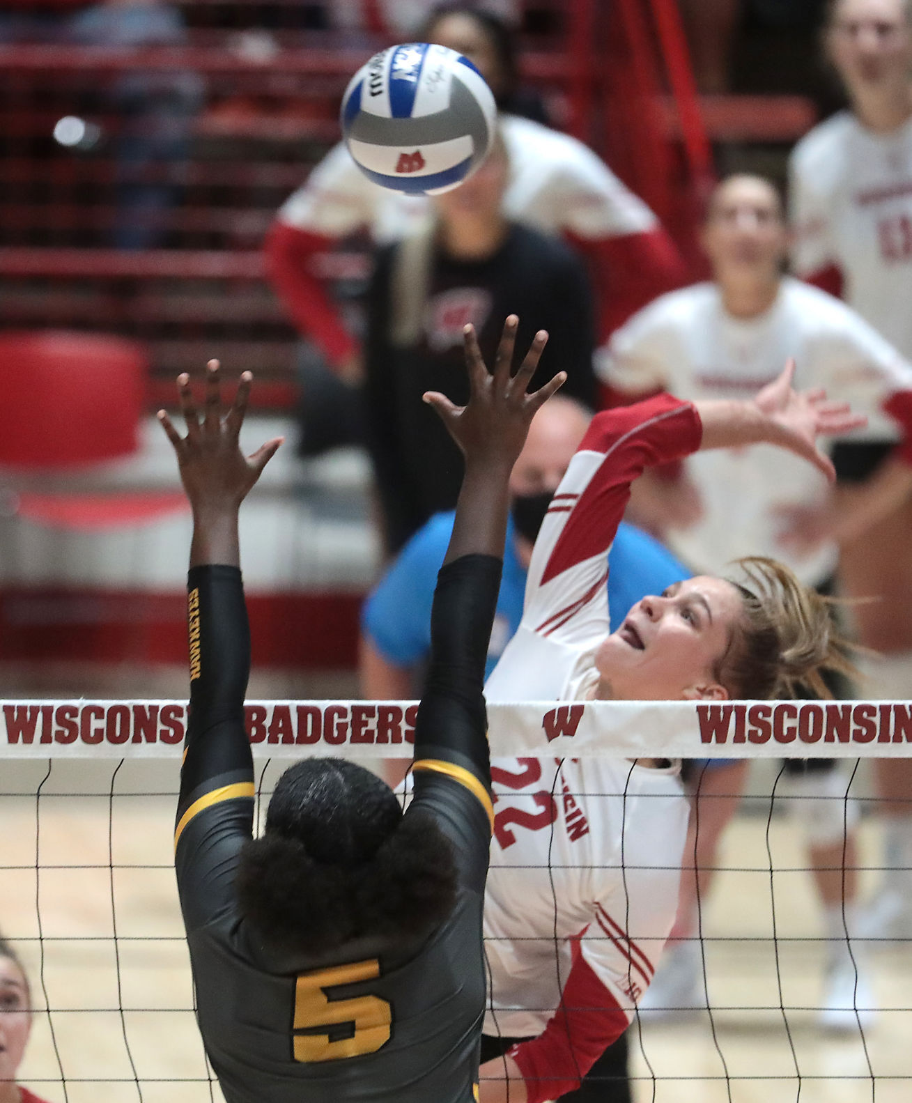 UW Iowa Vball 10-10062021201021